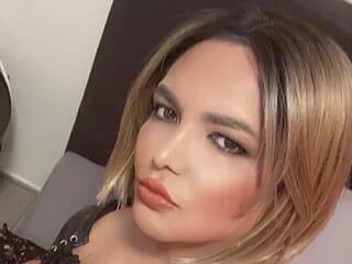 mistressRoroKSA live webcam thumbnail