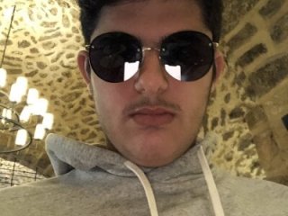 Moe_43 live webcam thumbnail