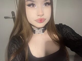 MollyHotTeen live webcam thumbnail