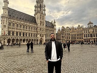 Mommo2026 live webcam thumbnail
