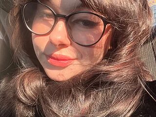 Monica_Alvarez live webcam thumbnail