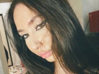 MonnaLissa live webcam thumbnail