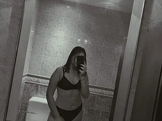 MoonLusty live webcam thumbnail