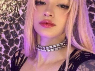Moonlightt_21 live webcam thumbnail