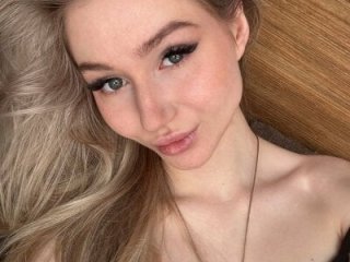 MoonlitCrystalia live webcam thumbnail