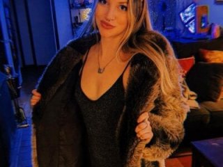 molly_witha_chance live webcam thumbnail