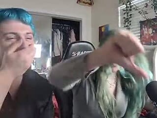 mommy_and_pupplay live webcam thumbnail
