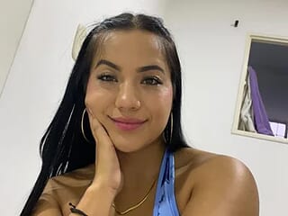 mommy_divine live webcam thumbnail