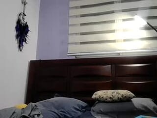 mommyb0y live webcam thumbnail