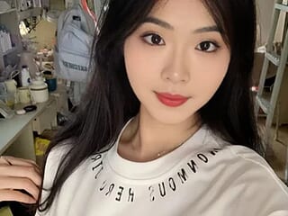momo-5659 live webcam thumbnail