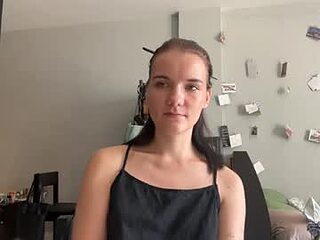 moniquerinn live webcam thumbnail