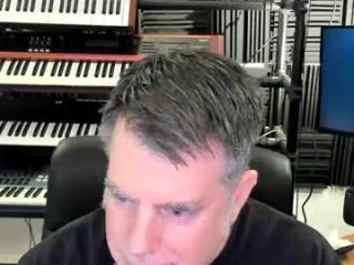 mostly_unbothered live webcam thumbnail