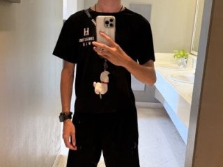 mrcaiziv live webcam thumbnail