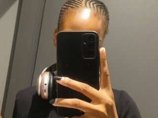 MsParisSmith live webcam thumbnail