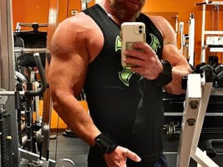 Muscledick40 live webcam thumbnail