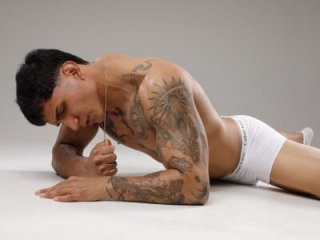 muscle_boyhorny live webcam thumbnail