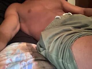 muscleaura live webcam thumbnail