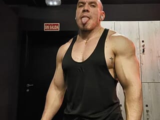 muscledad11 live webcam thumbnail