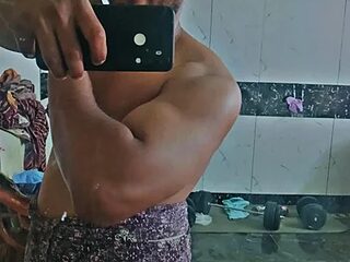 muscledad111 live webcam thumbnail