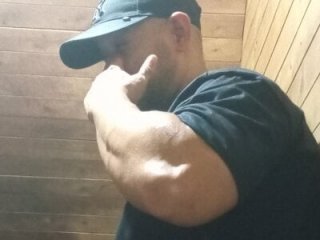 musclehetero live webcam thumbnail