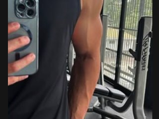musclemaverick01 live webcam thumbnail