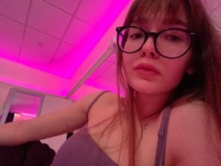 MyKittySayMeow live webcam thumbnail