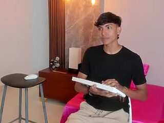 myke_tucker live webcam thumbnail
