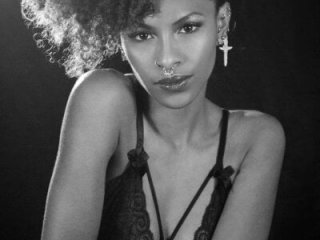NaomiClay live webcam thumbnail