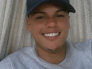 NaughtyAndr7 live webcam thumbnail