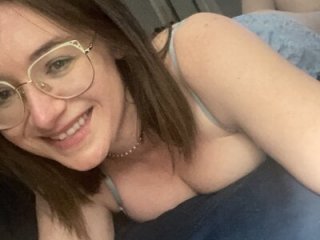 NaughtyNerdyWifey live webcam thumbnail