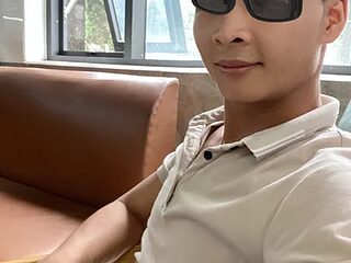 Naughty___asian live webcam thumbnail