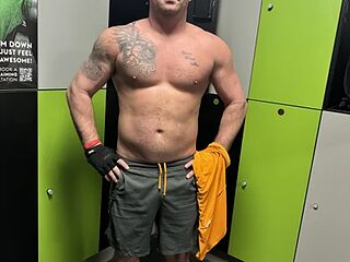 Naughtybihubbyxx live webcam thumbnail
