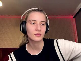 nadinevanni live webcam thumbnail