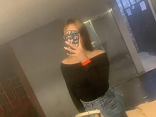 naomi_scarlet live webcam thumbnail