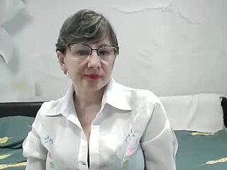 naomimolligan live webcam thumbnail