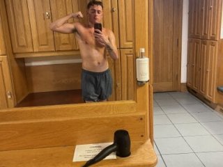 naughty-tyler live webcam thumbnail