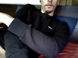 naughtyguy556677 live webcam thumbnail