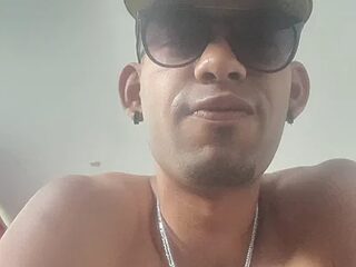 Negritohot3682 live webcam thumbnail