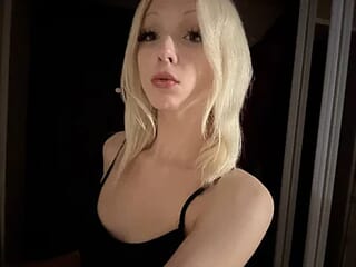 Nelly-May live webcam thumbnail