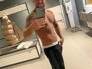 Newcastle_tattedfarmer live webcam thumbnail