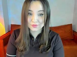 nelie_evans live webcam thumbnail