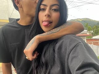 Niki_and_Dante live webcam thumbnail