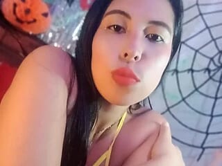 nikki_nikoll live webcam thumbnail