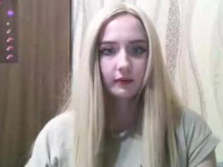 nikki_roseanna live webcam thumbnail