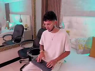 noah_ashford live webcam thumbnail