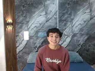 noahwalker__ live webcam thumbnail