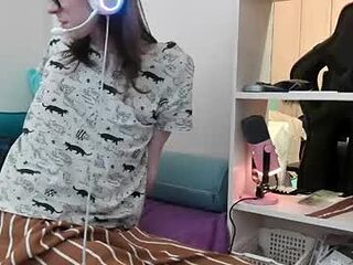 nuttyowo live webcam thumbnail