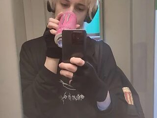 NyxWhite live webcam thumbnail