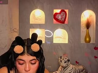 nyx_moon_v live webcam thumbnail