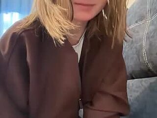 oktavia7777 live webcam thumbnail